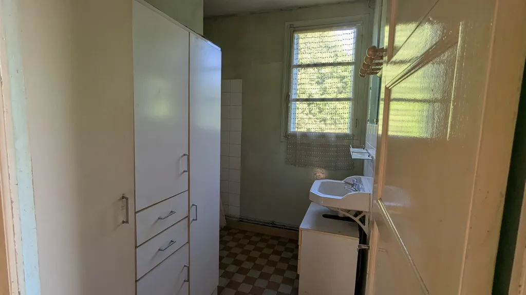 Salles de bain - Ensemble de 2 Maisons à Rénover dans un Environnement Verdoyant