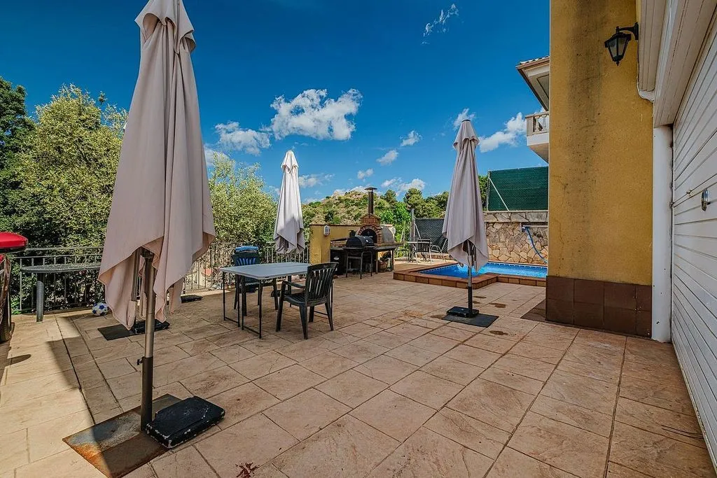 Terrass - Chalet with Pool and Terrace in Abrera