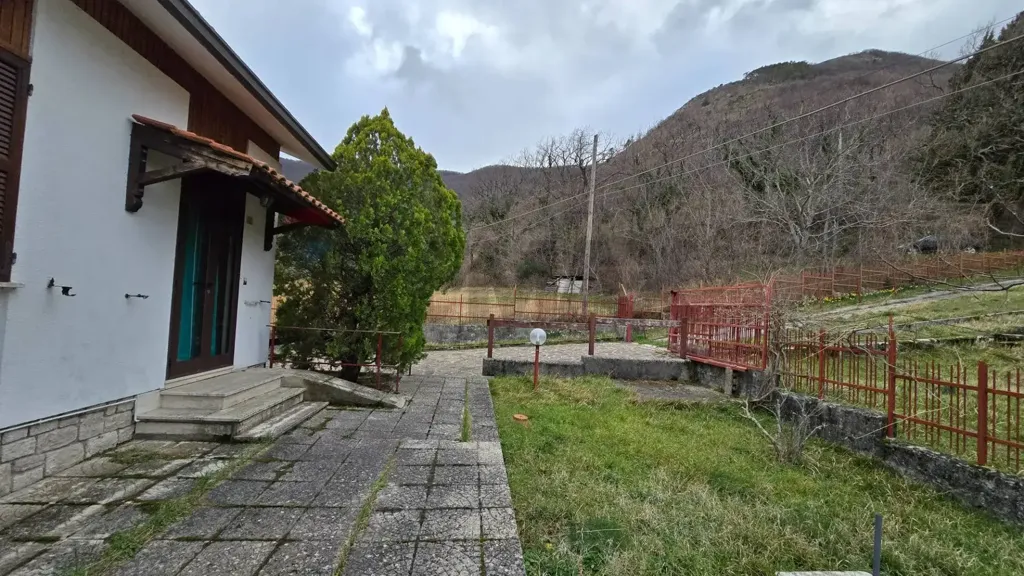 Esterno - Classical Villa with Garden in Sassoferrato