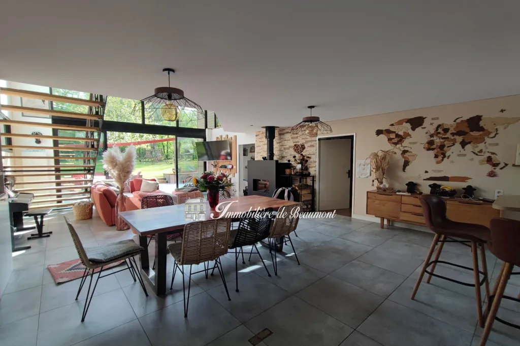 Sala da pranzo - Recent House with Woodland View in Barc