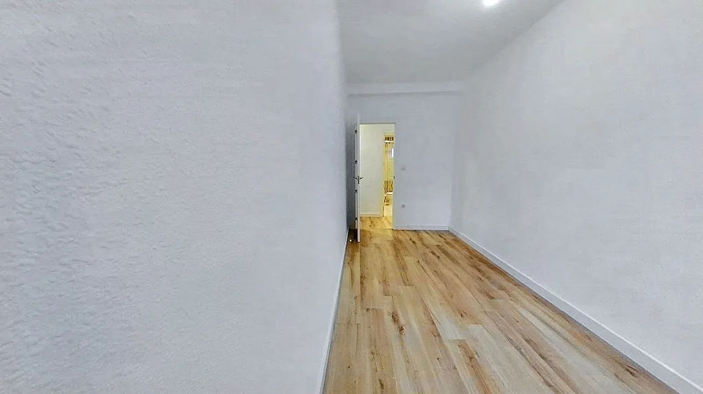 Rooms - Three-Bedroom Apartment with Terrace in Sedaví