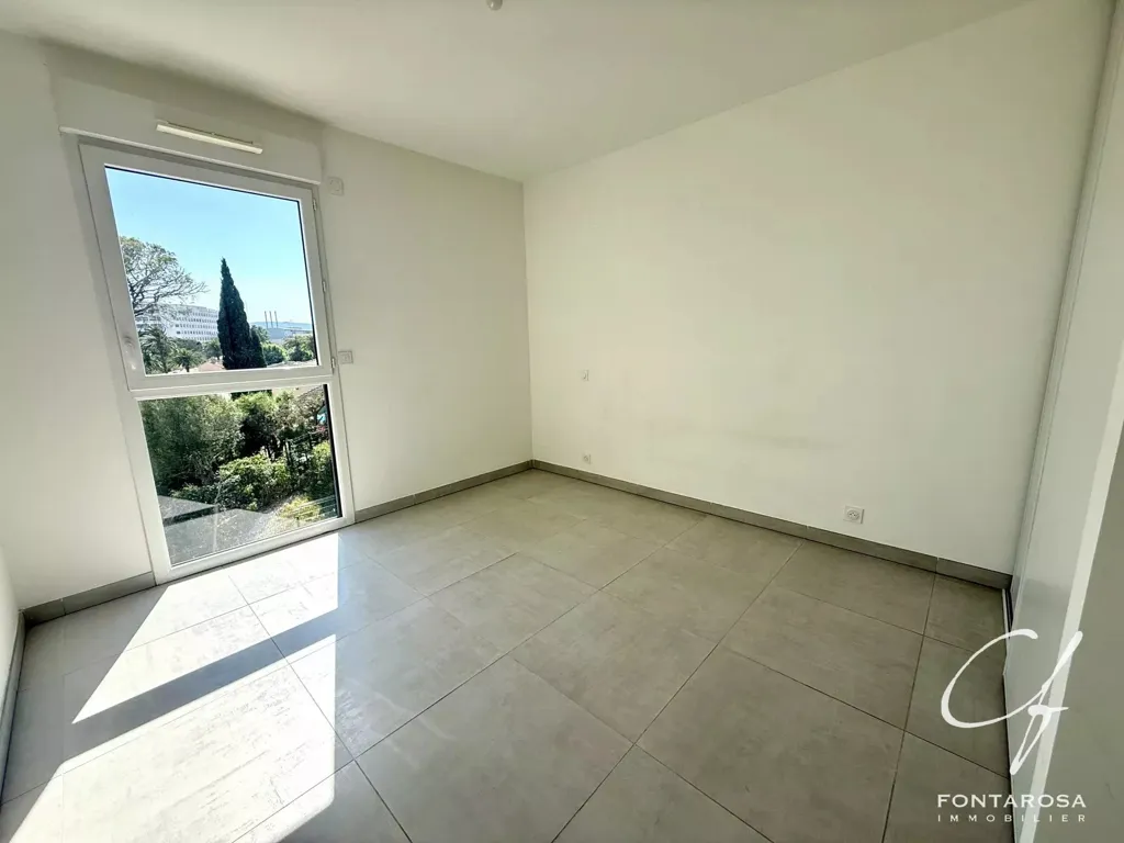 Rooms - Modern Flat with Terrace in Frejus
