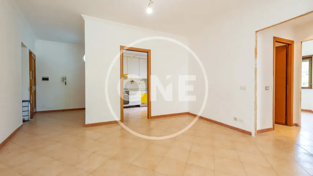 Entrée - Three-Bedroom Apartment with Balcony in Rome