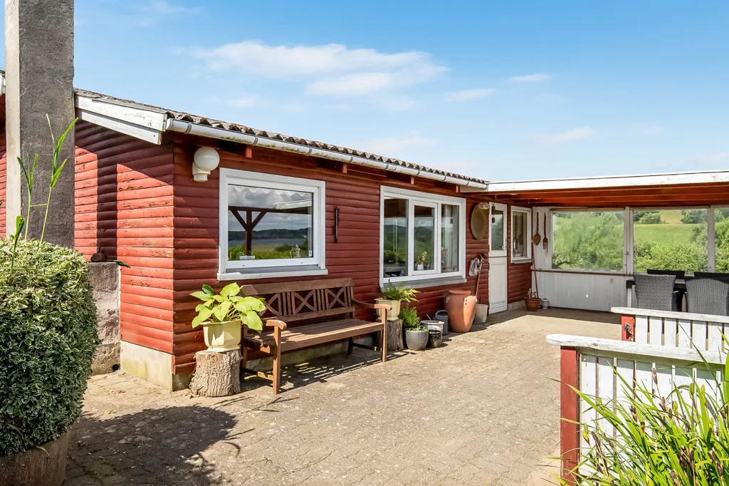 Terraza - Vacation Home with Waterfront View in Sellerup Strand