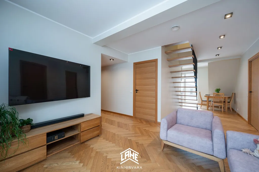 Elutuba - 5-Bedroom Apartment with Balcony in Tartu