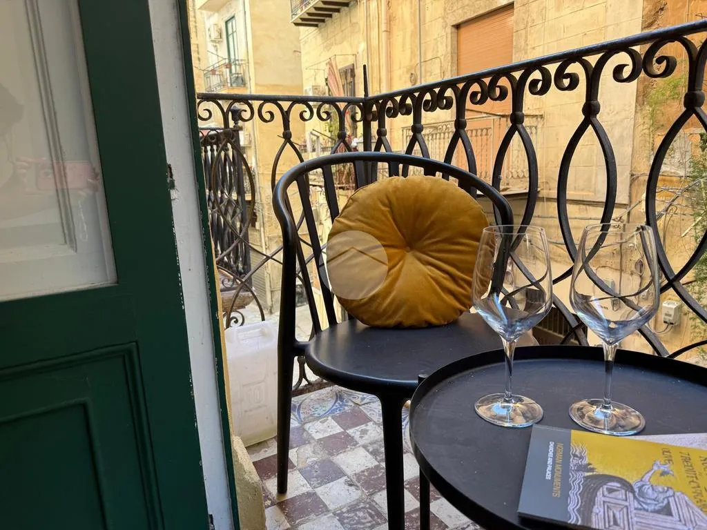 Balcone - Triplex with Balcony in Palermo Centre