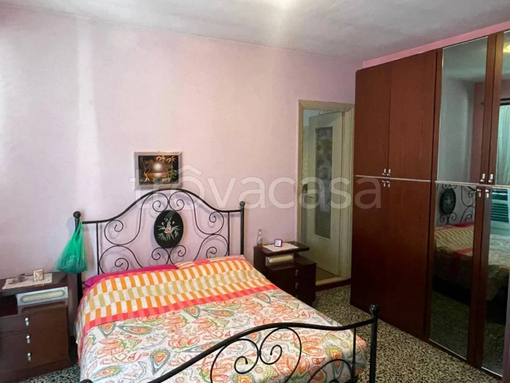 Camere da letto - Central Trilocale with Balcony in Caramagna Piemonte