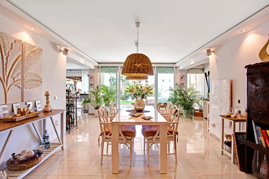 Salle à manger - Detached Villa with Pool in Marbella's Casco Antiguo