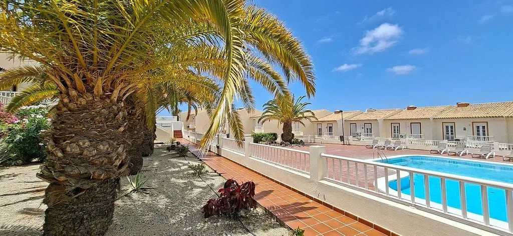 Bassein - Semi-Detached Villa with Pool in Chayofa