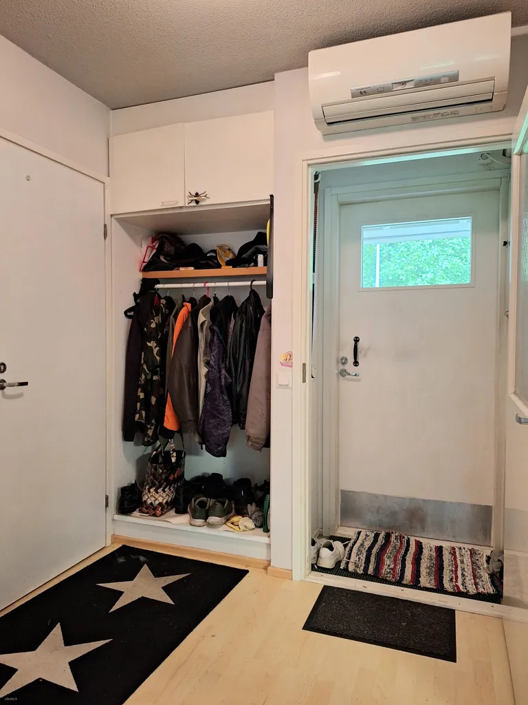 Entrée - Spacious Duplex with Sauna in Kuorevesi