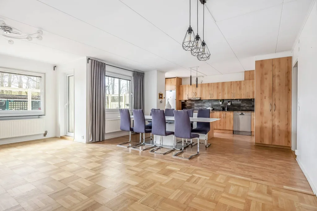 Salle à manger - Four-Room Apartment with Balcony in Högaholm