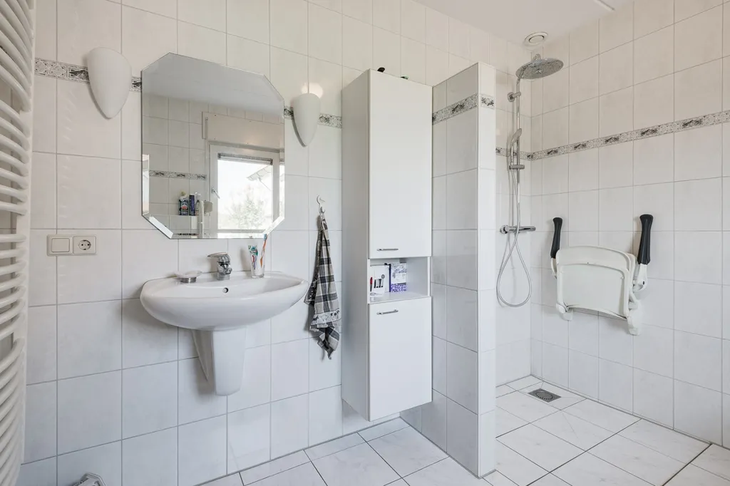 Salles de bain - Villa with Garden and Pool in Westendorp