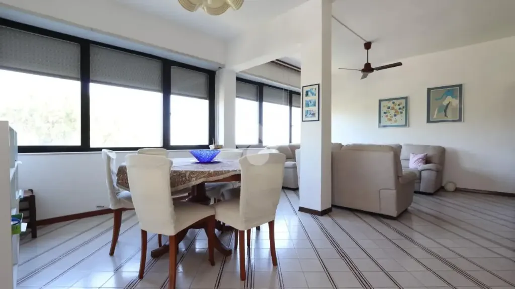 Söögituba - Penthouse with Sea View in Martinsicuro