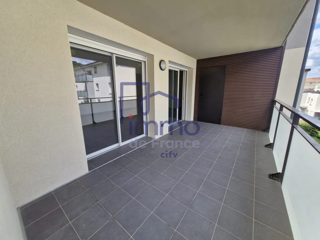 Balcony - Bright T3 Flat with Terrace in Bourgoin-Jallieu