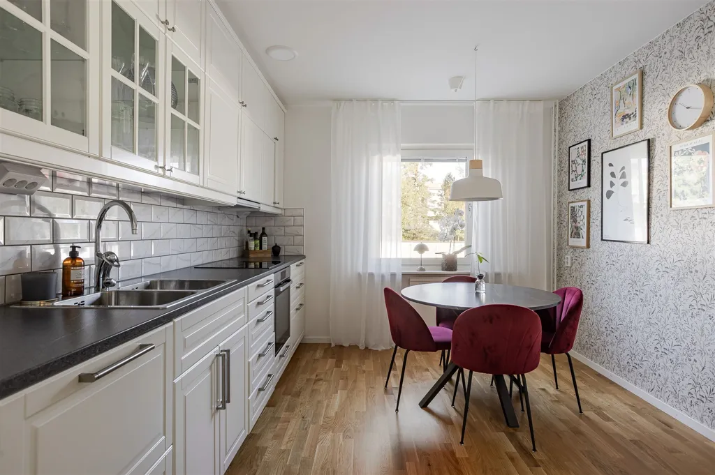Dining Room - Renovated Flat with Balcony in Sundsvall