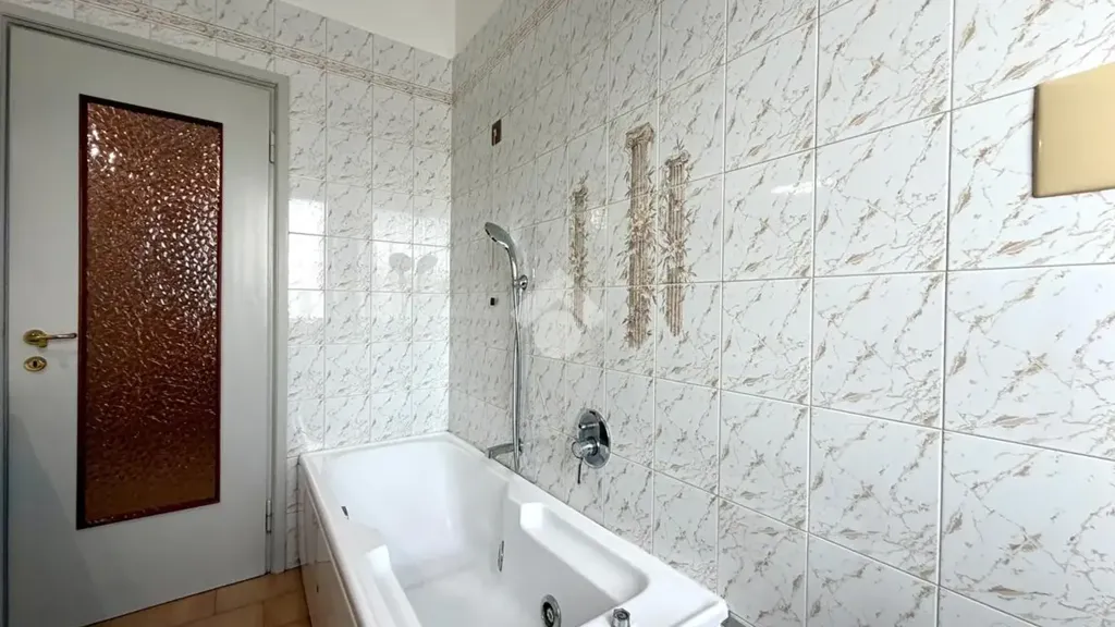 Salles de bain - Apartment with Terraces in Carvico