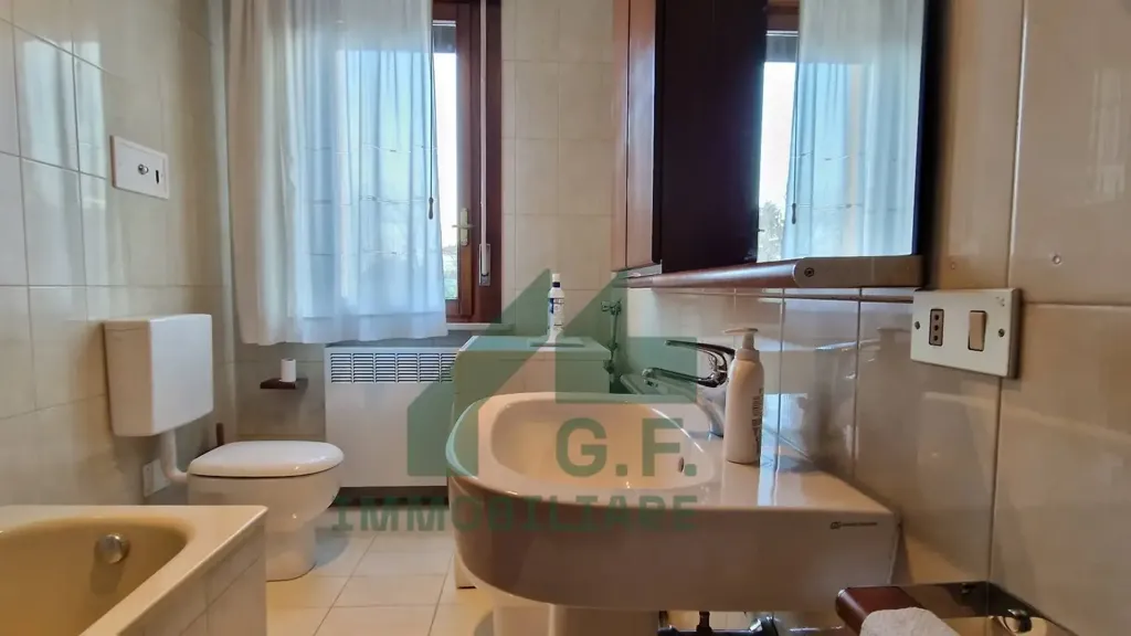 Salles de bain - Apartment with Terrace in Lanzago Centre