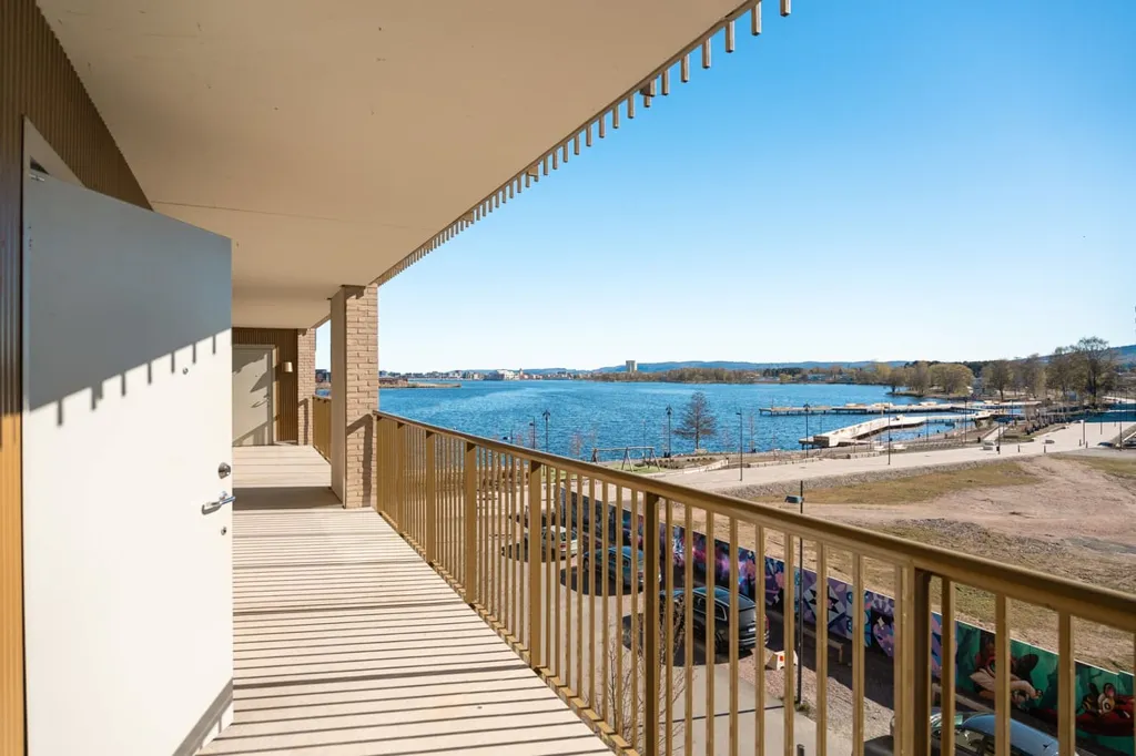 Rõdu - Modern 2-Bedroom Flat with Balcony in City Centre