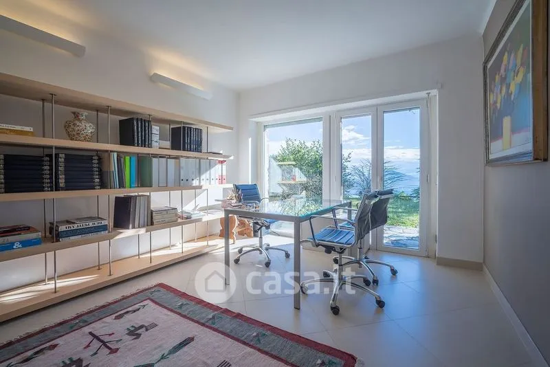 Bureau - Historic Villa with Lake View in Gignese