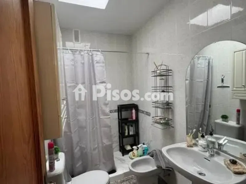 Salles de bain - Duplex with Garage in Barrio de los Institutos
