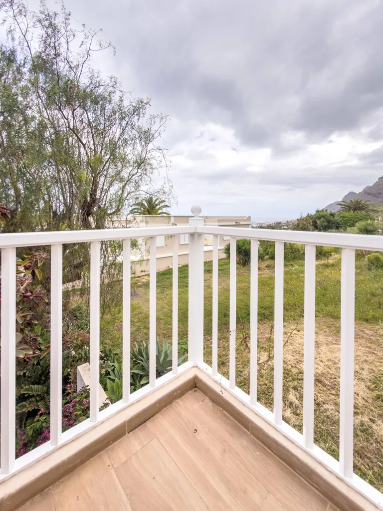 Rõdu - Corner Semi-detached with Sea View in Bajamar