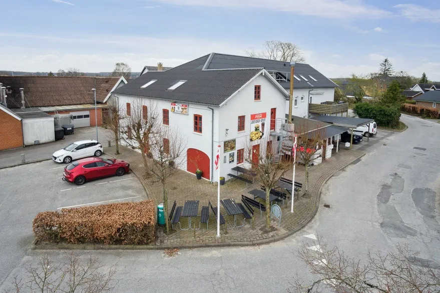 Õhuvaade - Restaurant with Kitchen Expansion Potential in Auning