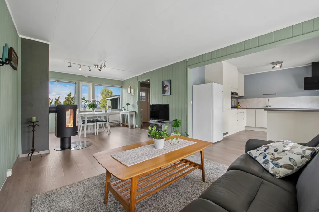 Séjour - Modernised Terraced House with Mjøsa View in Gjøvik