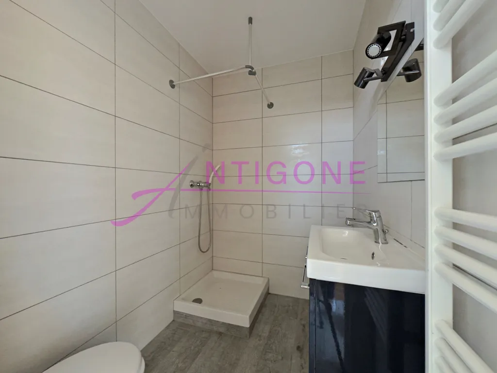 Bathrooms - T1 Apartment with Balcony in Prats Quarter