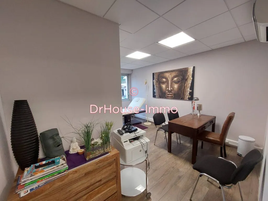Office - Commercial Property with PMR Access in Aix-En-Provence