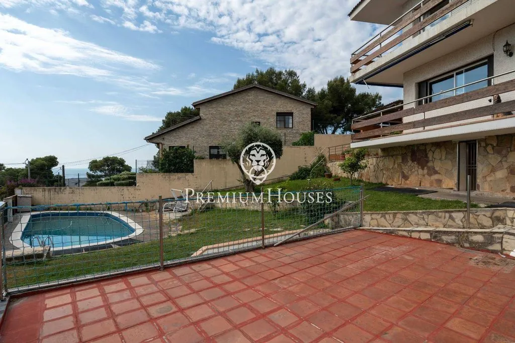 Piscina - Luxury House with Pool in Castelldefels