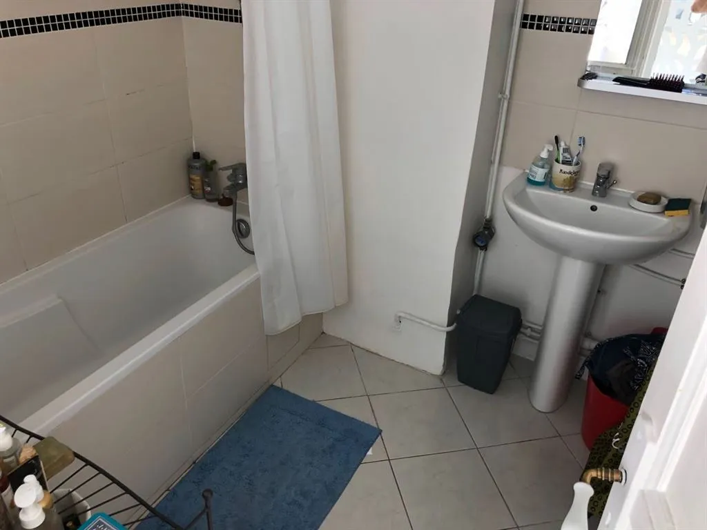 Vannitoad - 3-Bedroom Parisian Flat in 10th Arrondissement