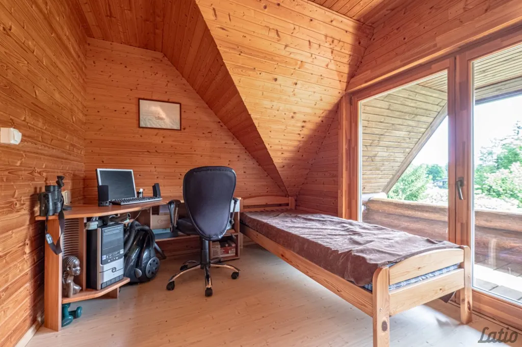 Bureau - Wooden Cottage with Lake View in Cēsis District