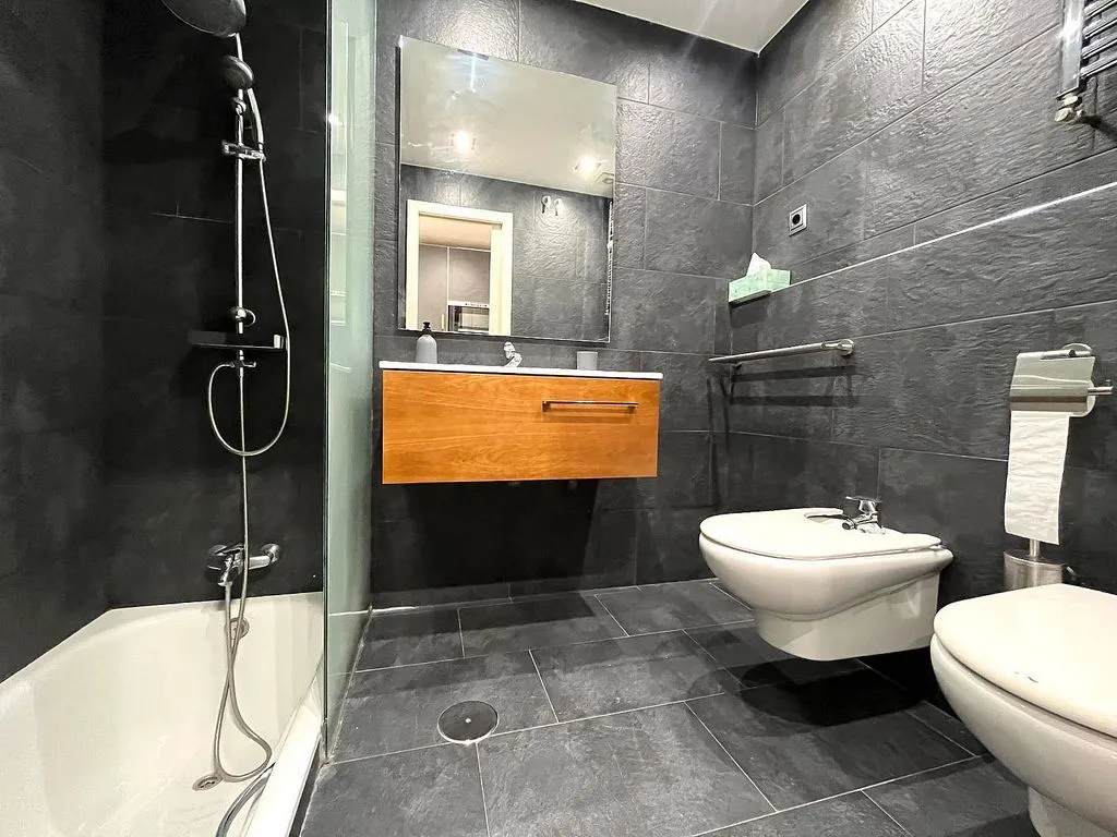 Salles de bain - 1-Bedroom Apartment with Terrace in Retiro