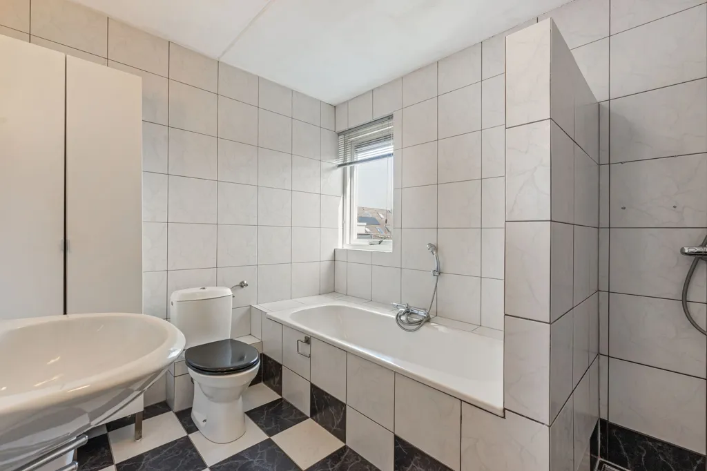 Vannitoad - Spacious Two-Storey House with Garden in Hoogenboomstraat