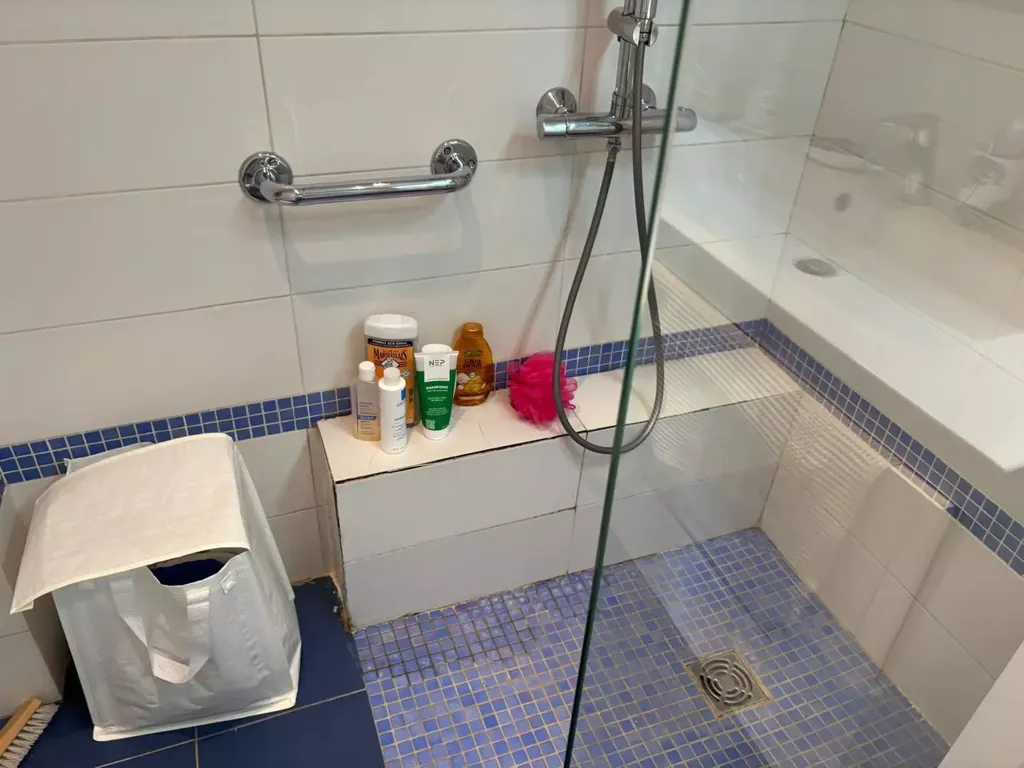 Salles de bain - Appartement de plain-pied avec terrasse à Cannes