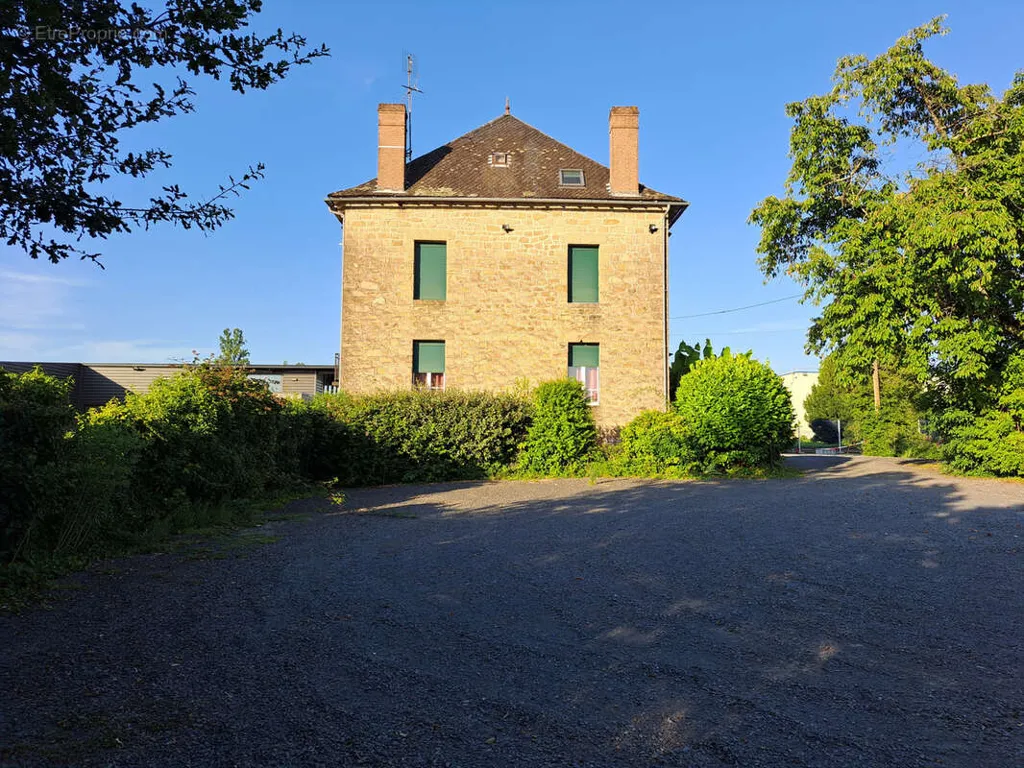 Välivaade - Commercial Property with Constructible Land in Brive