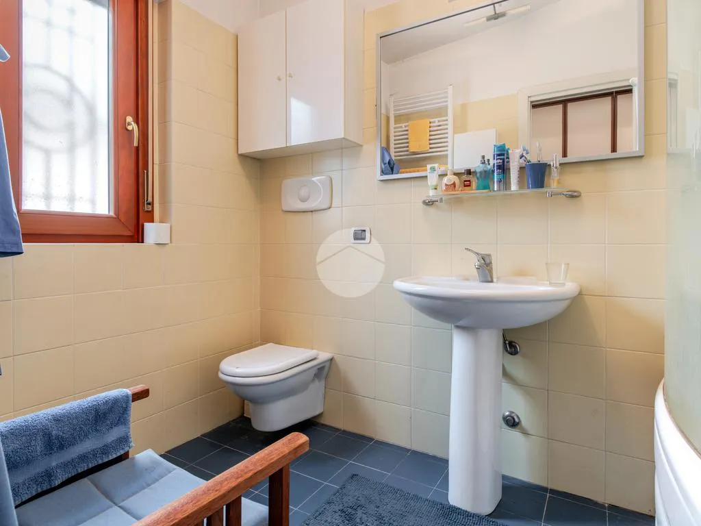 Salles de bain - Modern 2-Bedroom Flat with Balcony in Milan