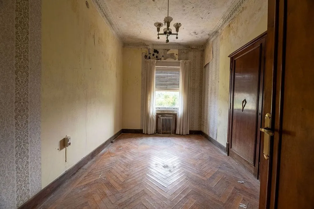 Toad - Chalet with Large Plot for Renovation in Narón