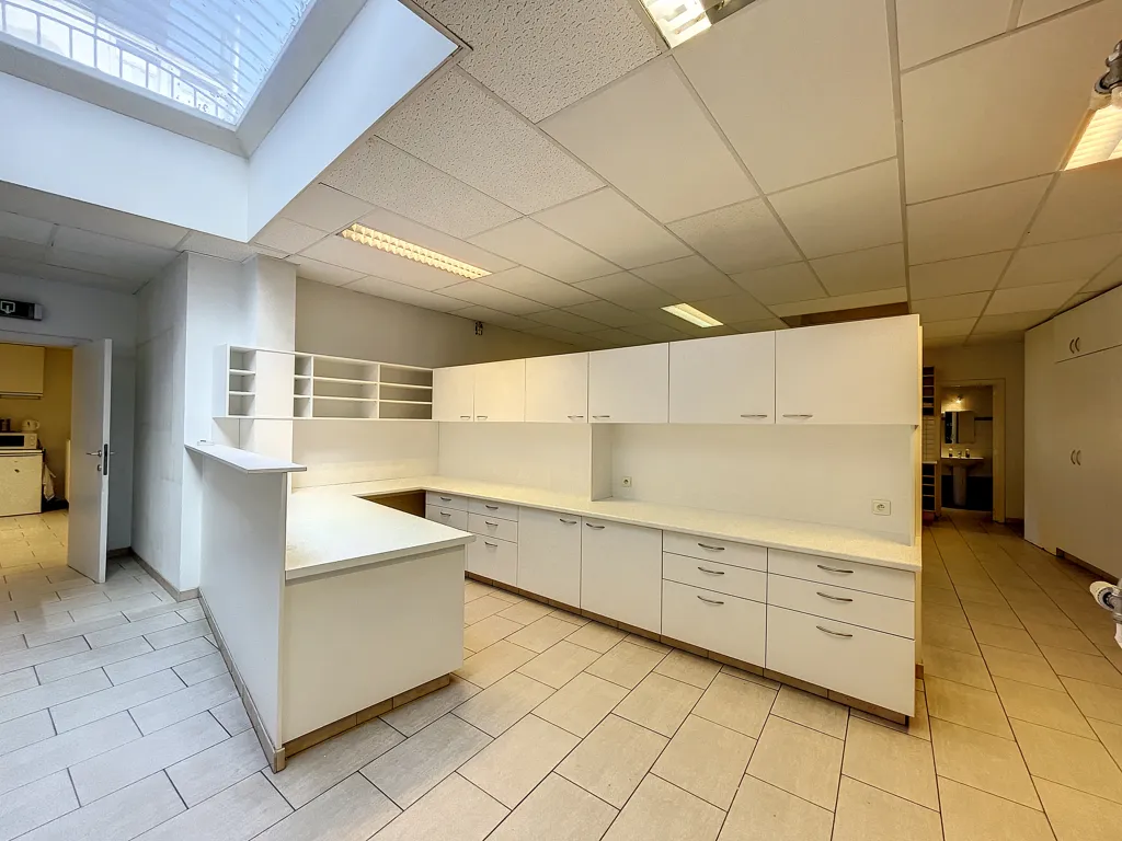 Bureau - Local Commercial avec Vitrine dans le Centre de Bruxelles