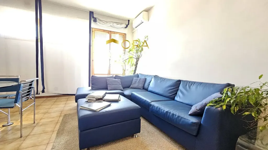Séjour - Quadrilocale with Balcony in Florence