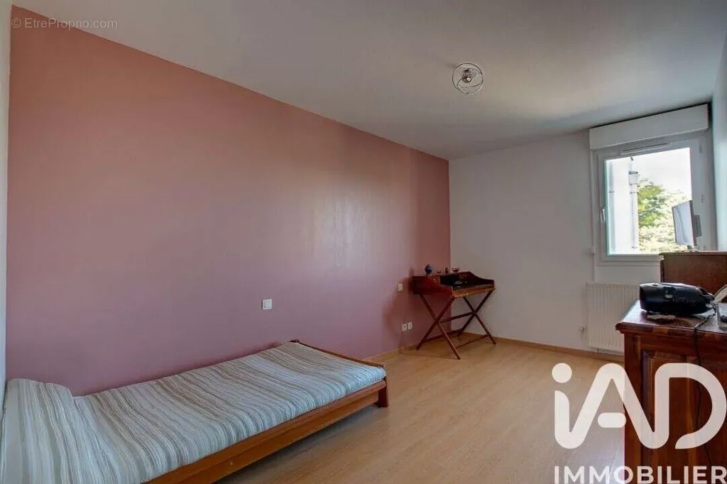 Camere da letto - 4-Piece Flat with West Terrace in Provinces Centre