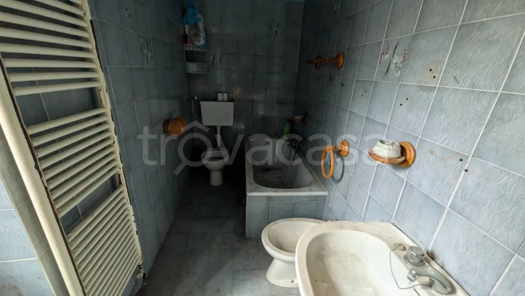 Salles de bain - Rustic Villa to Renovate in Roccavione