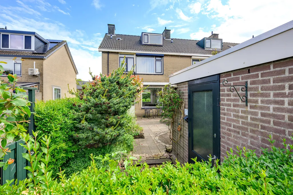 Exterior - Corner House with Garden in Rhoon