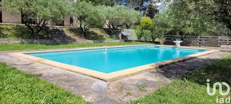 Piscine - Maison traditionnelle avec vue panoramique et piscine à Alès