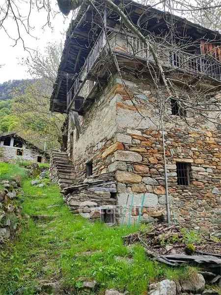 Esterno - Rustic Farmhouse with Mountain View in Perloz