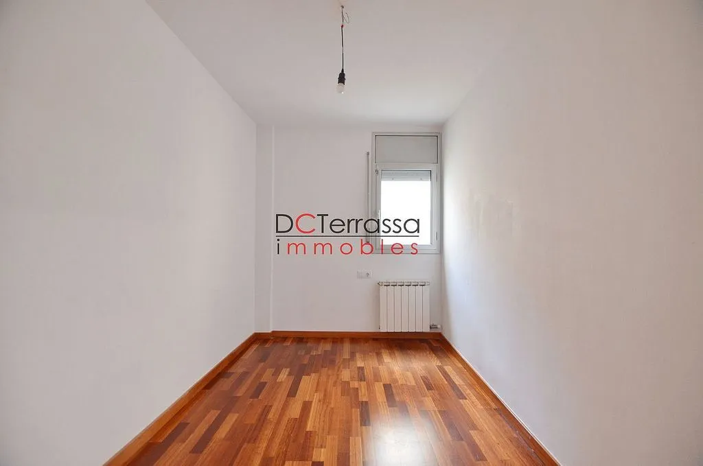 Rooms - Apartment with Balcony in Vallparadís, Terrassa