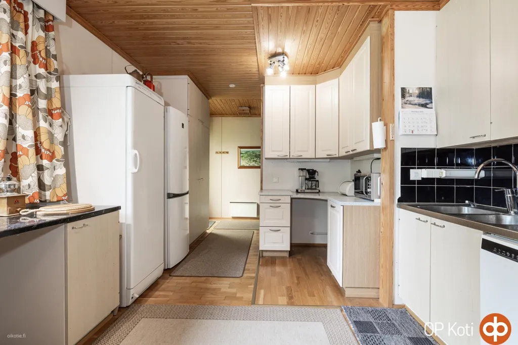 Cuisine - Spacious Family Home with Sauna in Hattula