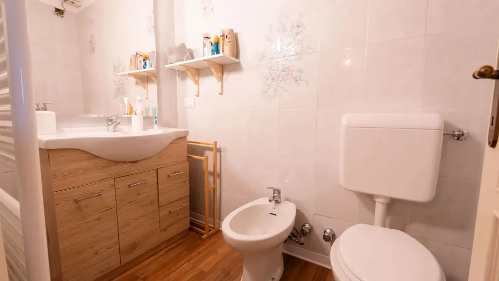Salles de bain - Rustic-Style Apartment with Terrace in Bagnolo Piemonte