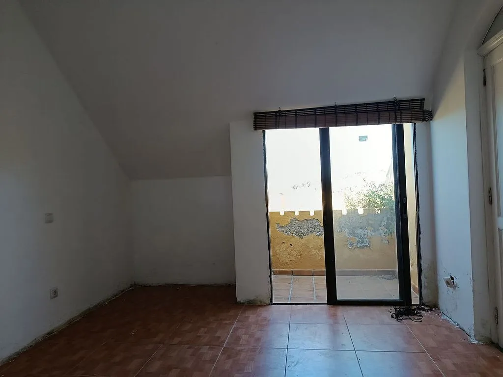 Toad - Triplex for Renovation with Garden in Tafira