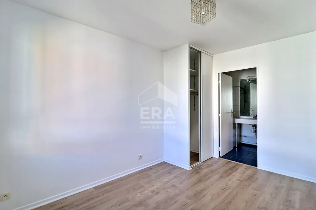 Toad - 2-Bedroom Apartment with Parking in Saint-Denis